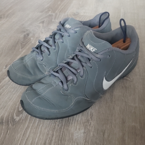 Nike Shoes - Nike Women's Athletic Dance Shoes Grey Leather Size 9.5 M 366191-004 Heel Wear
